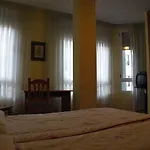 Orejas León