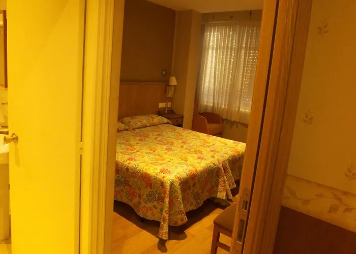 ゲストハウス Orejas 2*