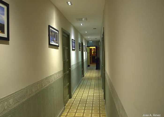 ゲストハウス Orejas レオン